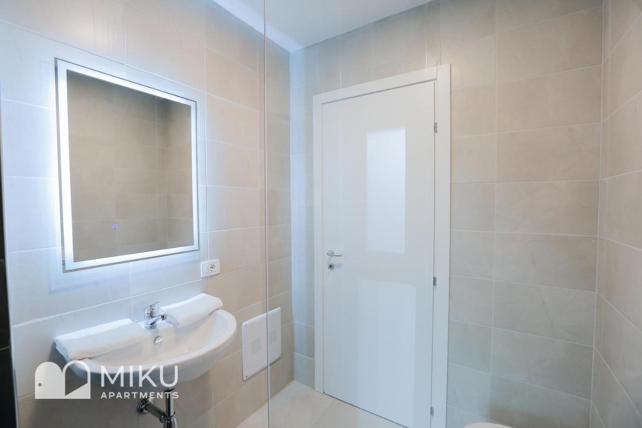 Miku Apartment - Glamorous 1Bedroom Apartment At Olympic Residence 地拉那 外观 照片